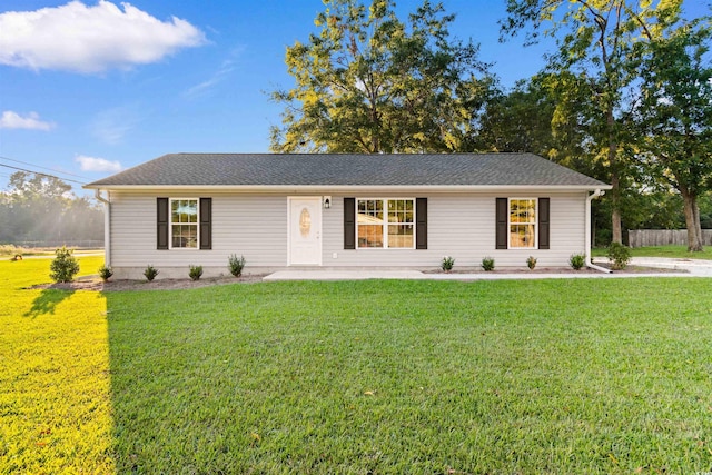 single story home featuring a front yard