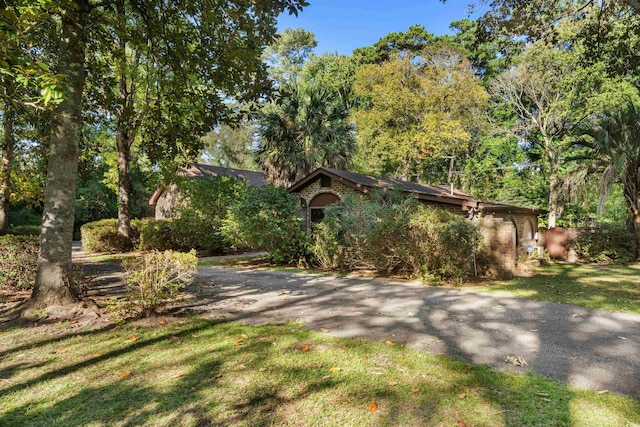 view of front of house featuring a front yard and aphalt driveway