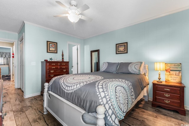 bedroom featuring ceiling fan, crown molding, and dark hardwood / wood-style flooring