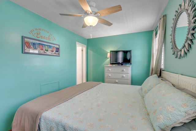 bedroom with ceiling fan