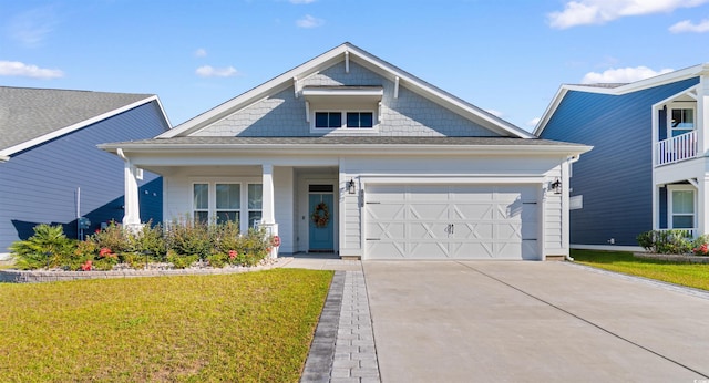 view of front facade featuring a garage and a front lawn