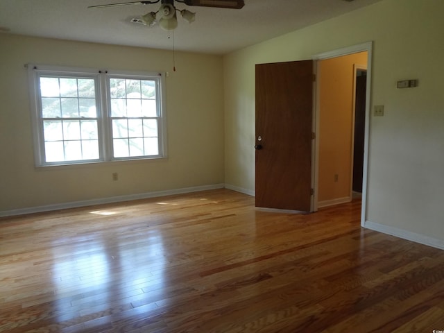 empty room featuring light hardwood / wood-style floors and ceiling fan