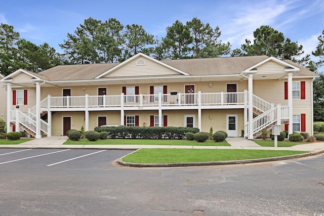 view of front of property with a front lawn