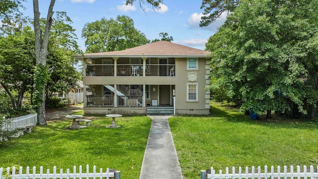 view of front of property with a front lawn