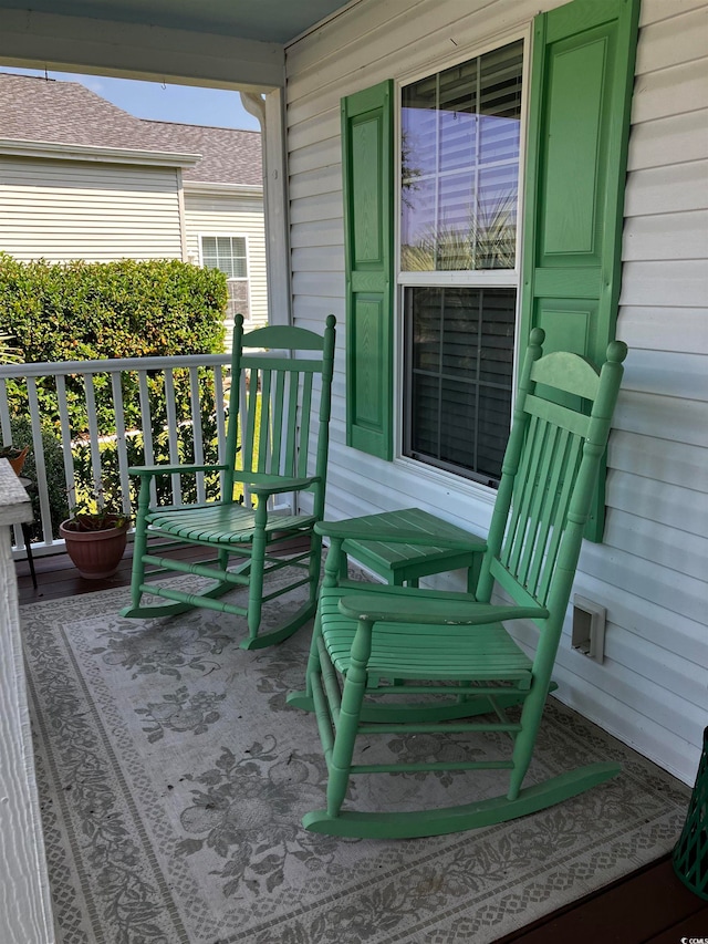 balcony featuring covered porch