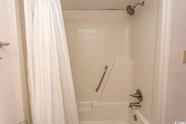 full bathroom with shower / tub combo