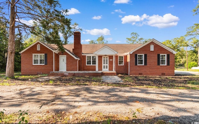 single story home with a porch