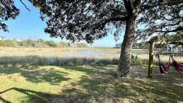 view of yard featuring a water view