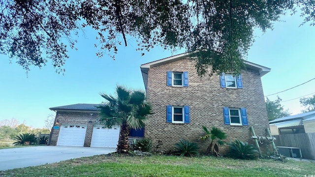 view of front of house featuring a garage