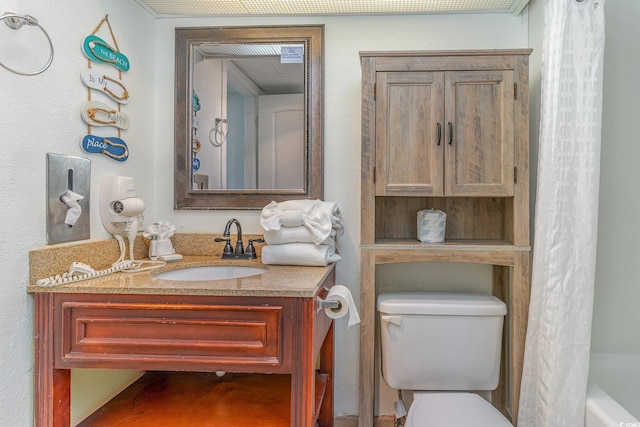 full bathroom with shower / bath combination with curtain, vanity, and toilet