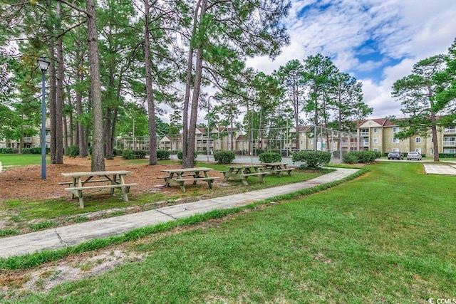 view of property's community featuring a lawn