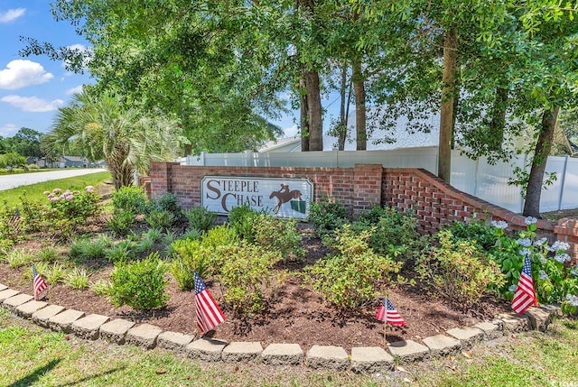 view of community / neighborhood sign