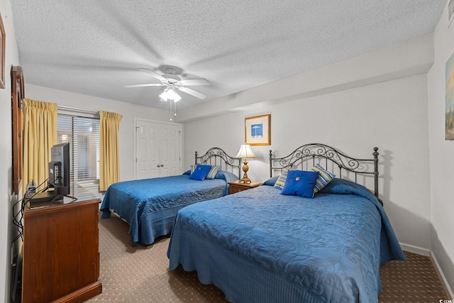 bedroom featuring carpet flooring, a textured ceiling, a closet, and ceiling fan