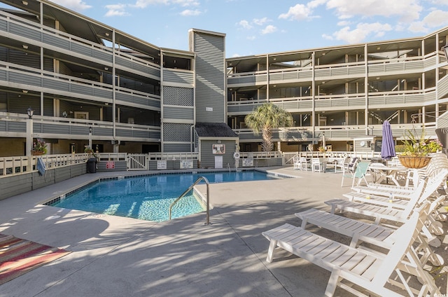 view of swimming pool featuring a patio