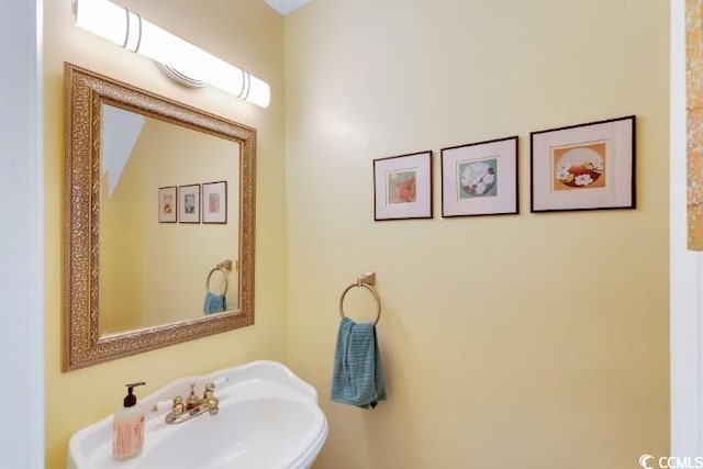 bathroom featuring sink