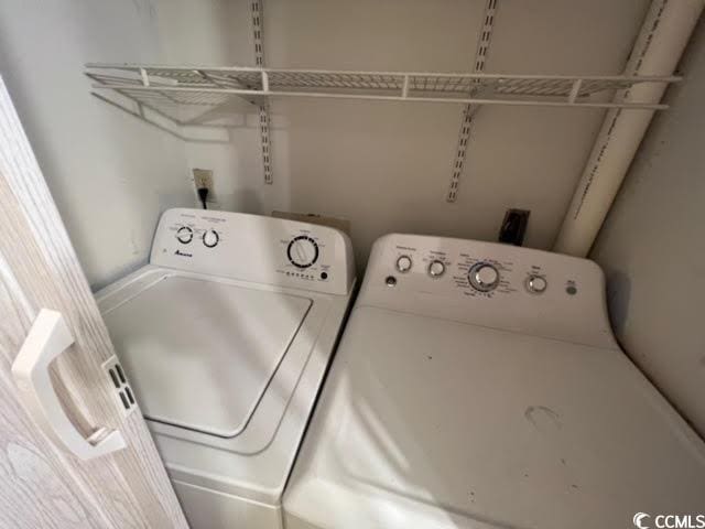 laundry room with washer and clothes dryer