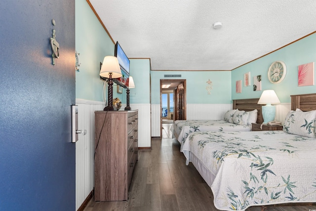 200 76th Ave N Unit 1106, Myrtle Beach, SC 29572 - bedroom with crown molding, a textured ceiling, wood finished floors, and wainscoting
