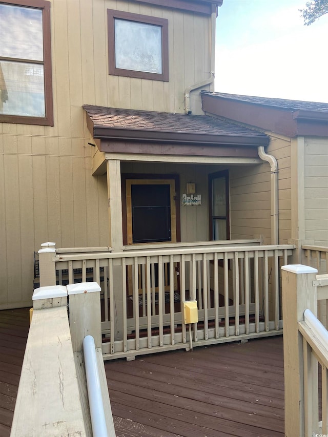 property entrance with a wooden deck