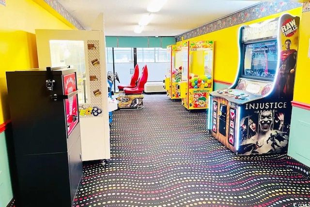 recreation room featuring carpet