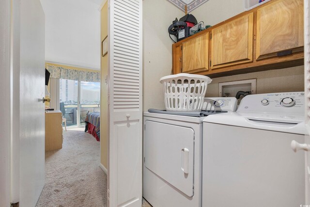 washroom featuring light carpet, cabinets, and independent washer and dryer