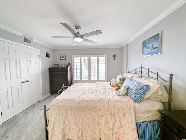 bedroom featuring crown molding, carpet flooring, and ceiling fan