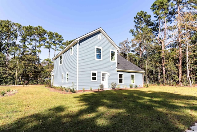 back of house featuring a lawn