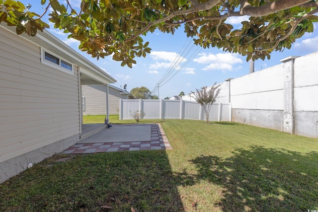 view of yard with a patio area