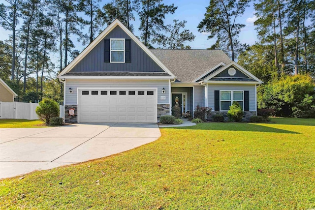 craftsman-style house featuring a front lawn