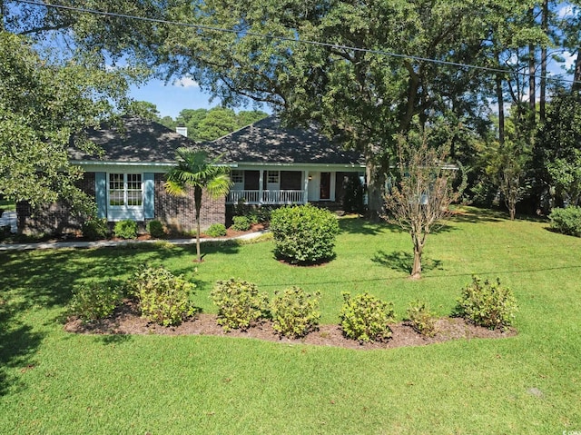 view of front facade with a front yard