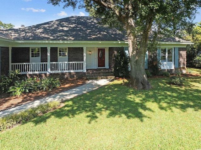 view of front facade with a front yard