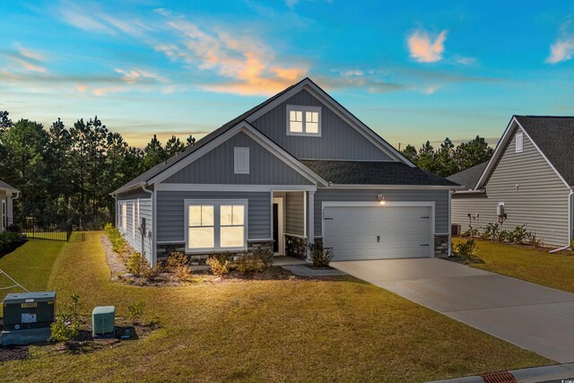 view of front facade featuring a yard and a garage