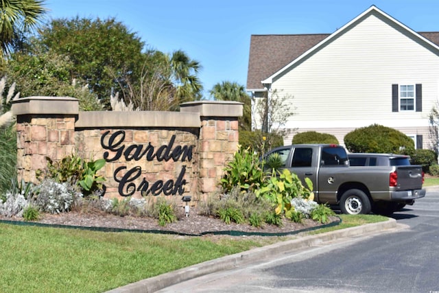 view of community / neighborhood sign