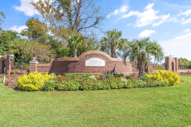 community sign featuring a yard