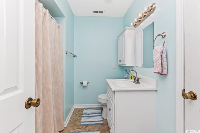 full bath featuring toilet, baseboards, visible vents, and vanity