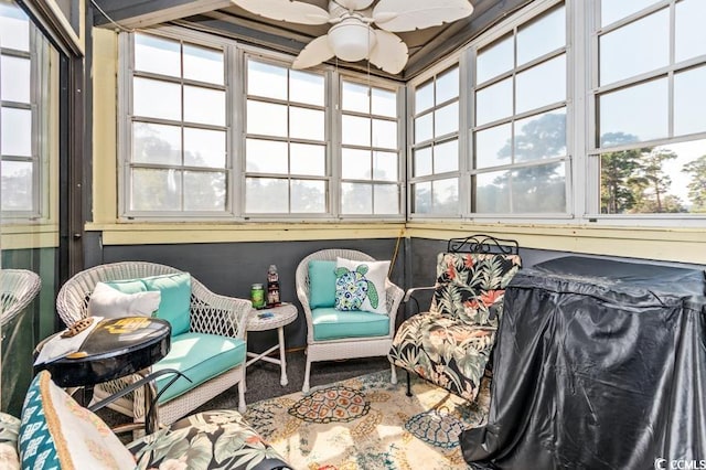 sunroom with ceiling fan