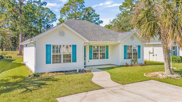 view of front of home featuring a front lawn