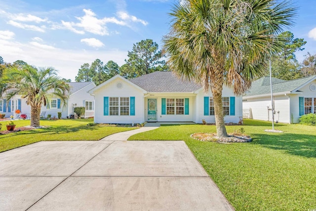 ranch-style house featuring a front yard