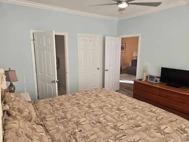 bedroom with crown molding, hardwood / wood-style flooring, a textured ceiling, and ceiling fan