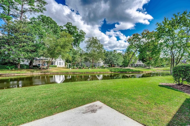 view of yard featuring a water view