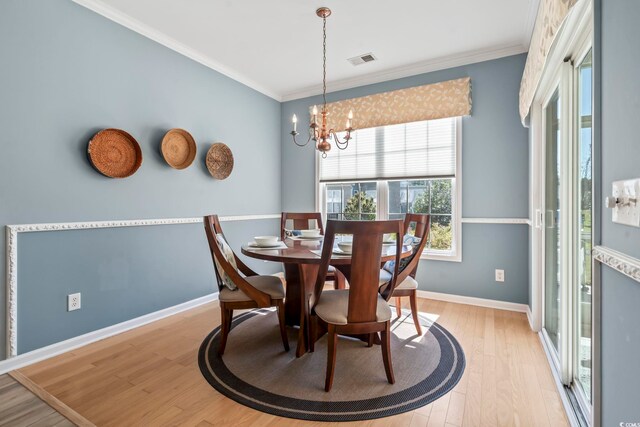 dining space featuring a wealth of natural light, light hardwood / wood-style flooring, and crown molding