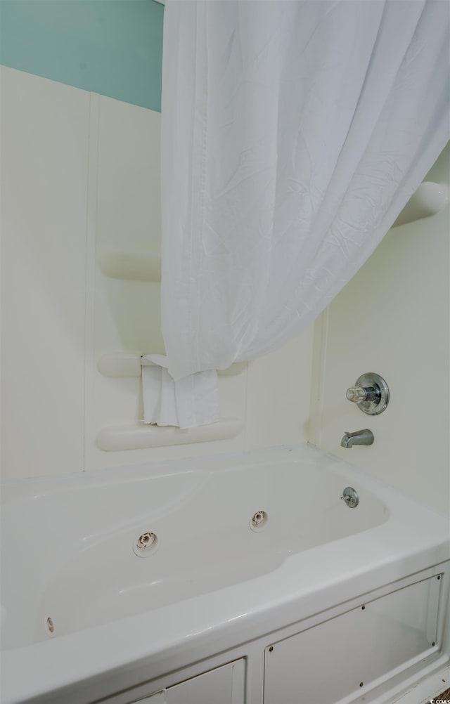 bathroom featuring a bathing tub