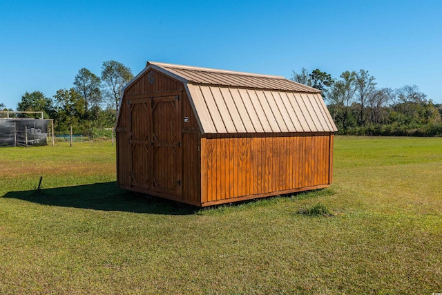 view of outdoor structure with a yard