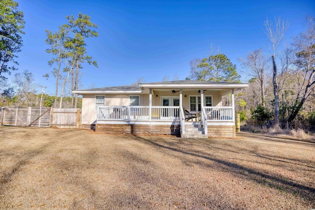 view of front of home with ceiling fan and covered porch