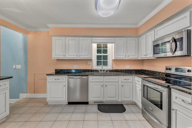 kitchen with stainless steel appliances, crown molding, sink, white cabinets, and a textured ceiling