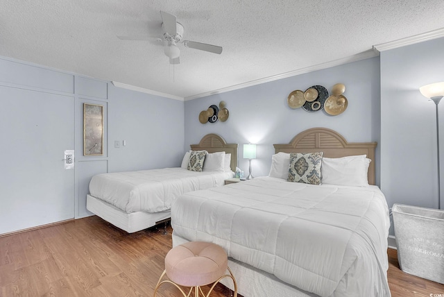 bedroom featuring crown molding, hardwood / wood-style floors, a textured ceiling, and ceiling fan