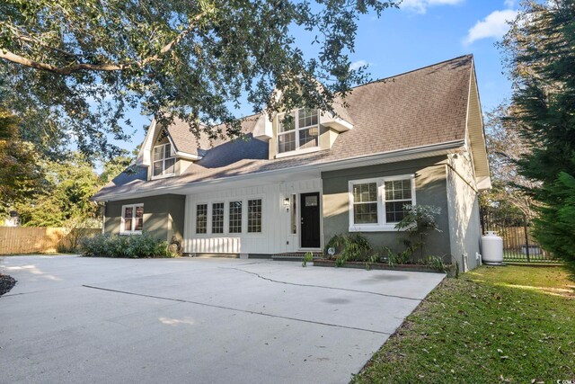 new england style home with a front yard