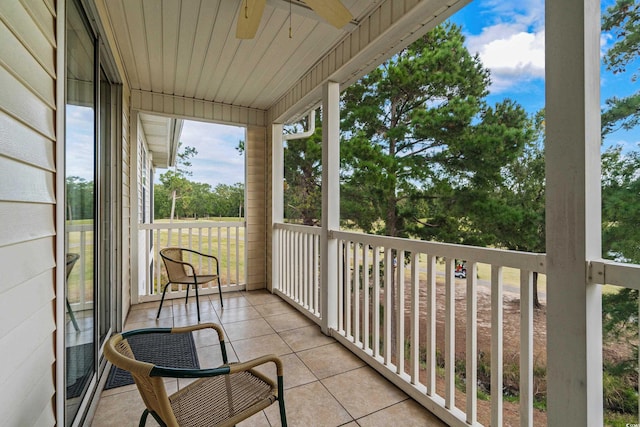 balcony featuring ceiling fan