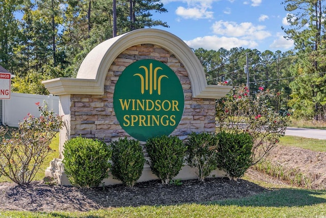 view of community / neighborhood sign