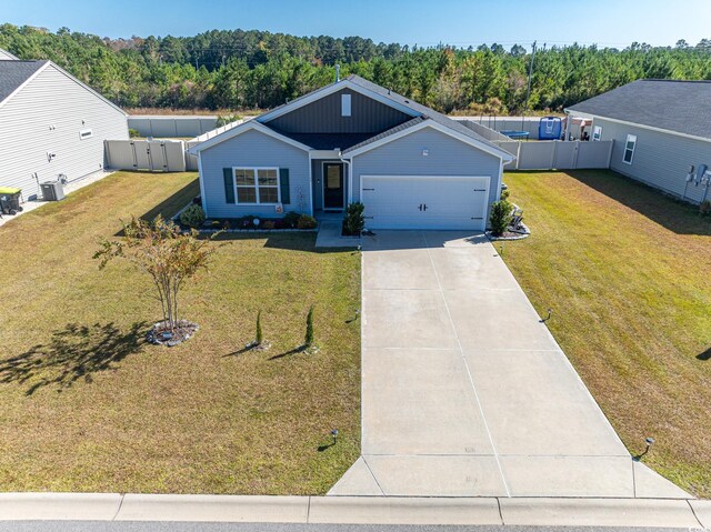 view of front of home featuring a front lawn and a garage