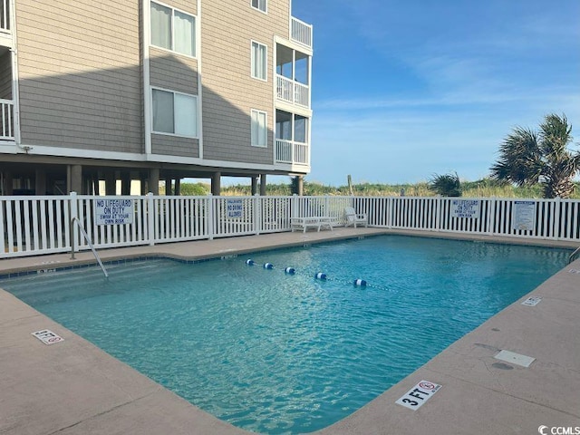 view of swimming pool